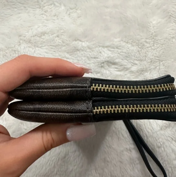 Coach Double Zip Ladies Wallet In Signature Canvas- Brown - Picture 3 of 6